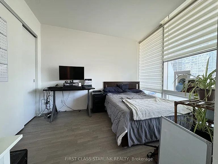 1 Bloor St E #811 — Photo 10