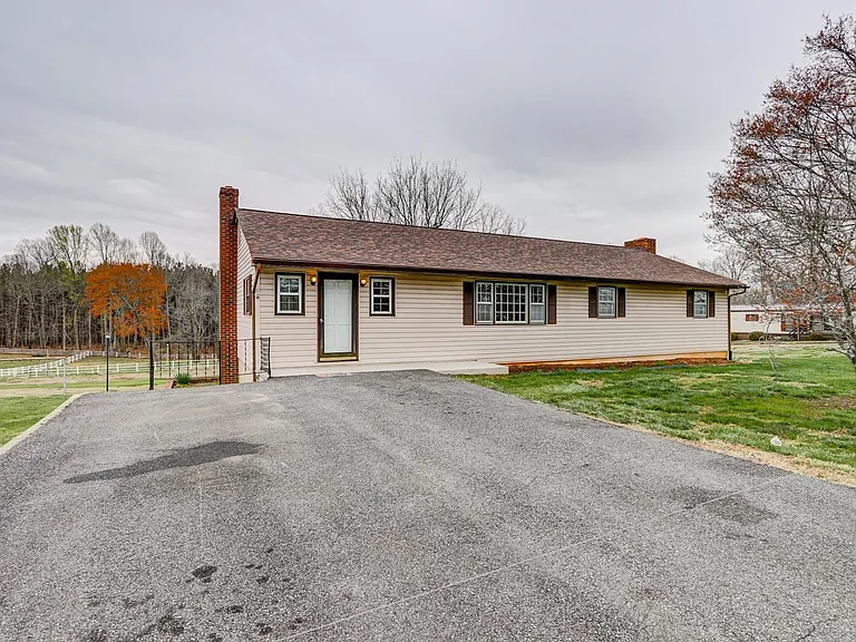4295 Everett Rd — Photo 2