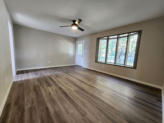 3rd image of 304 N Dogwood St