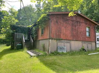 65 Fishtail Ln, Elkview, WV 25071