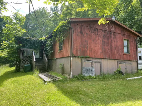 65 Fishtail Ln, Elkview, WV 25071