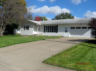 127 N Century St, Walcott, IA 52773