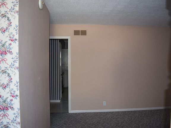 3rd image of 1606 Park Ave W