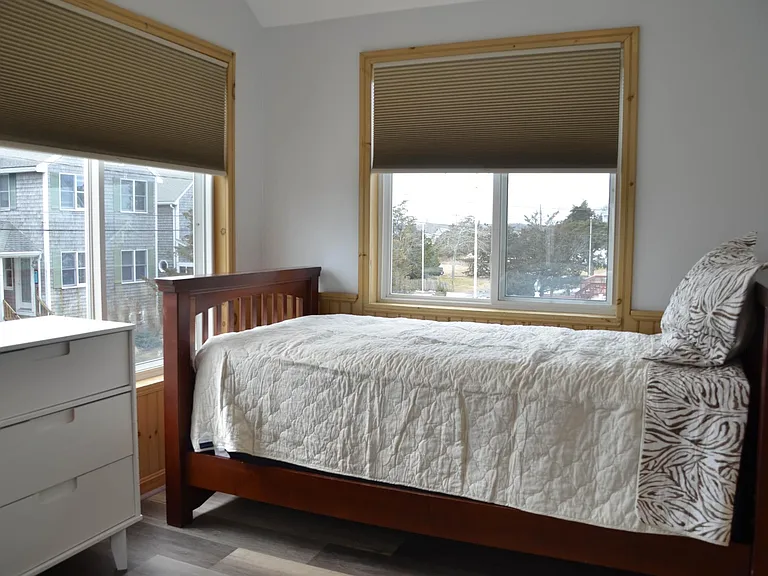 28 Pine Point Rd — Photo 15