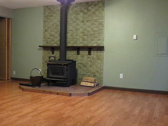 2nd image of 895 SW Shannon Dr