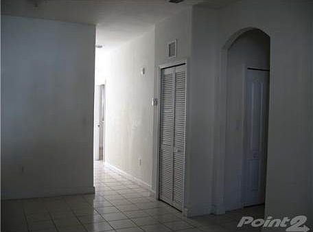 4th image of 1536 SE 26th St Unit 104