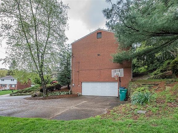 4th image of 33 Lancewood Dr