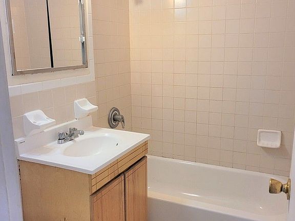 4th image of 31-25 Newtown Ave #6