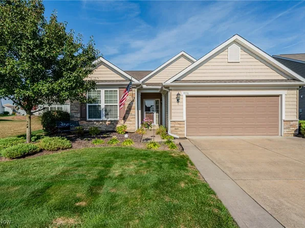9320 Montgomery Dr, North Ridgeville, OH 44039