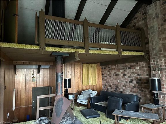 4th image of 45 Villa Dr
