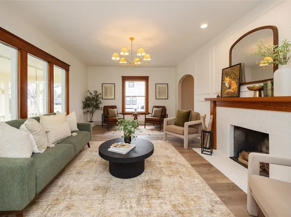 1236 43rd St, Des Moines, IA 50311