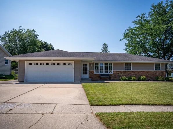 318 W 1st St, Stillman Valley, IL 61084