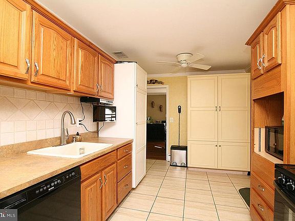 2nd image of 213 Glyndon Dr