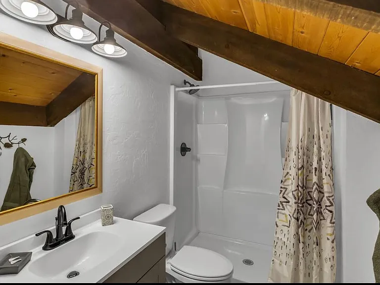 2755 N Lake Blvd #26 — Photo 7