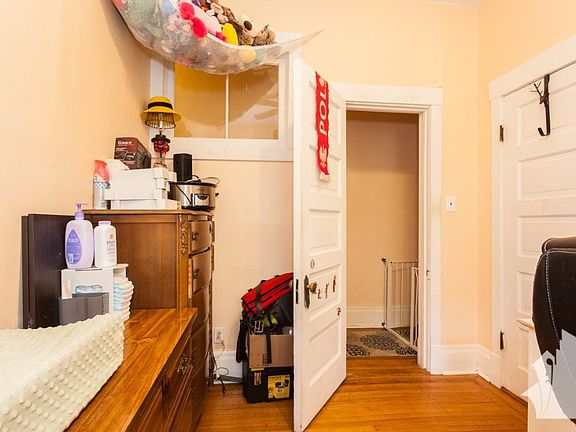 2nd image of 1533 W Leland Ave #1