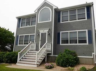 45 White Swan Dr, Narragansett, RI 02882