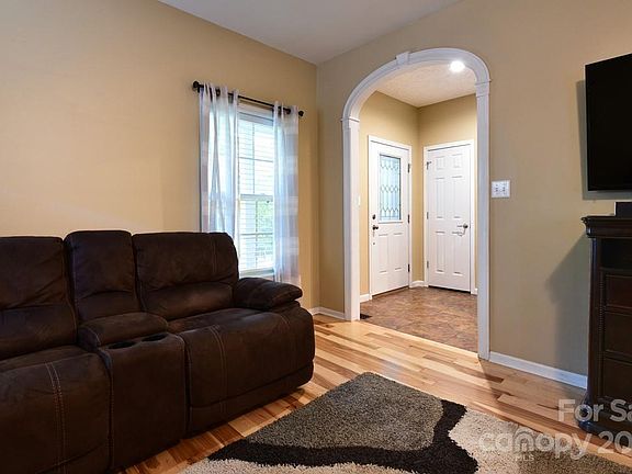 5th image of 424 Carolina Dr