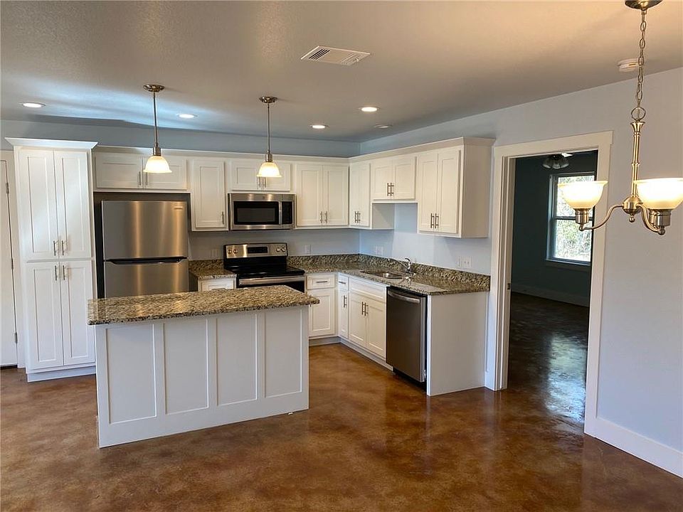 300 Pendergrass St Smithville TX Zillow