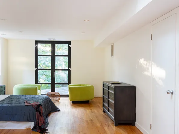 712 Ladd Road image 17 of 32