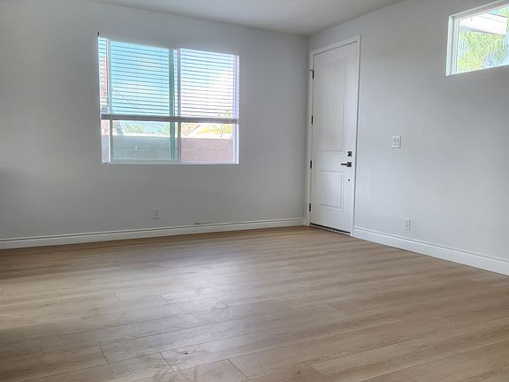 5th image of 956 E Woodland Ln