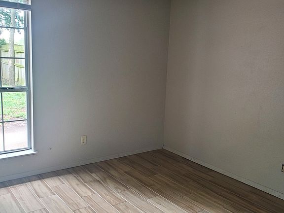 3rd image of 14207 S Hickory Pl E