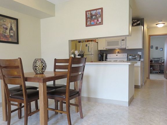 2nd image of 1110 Town Centre Dr APT 01