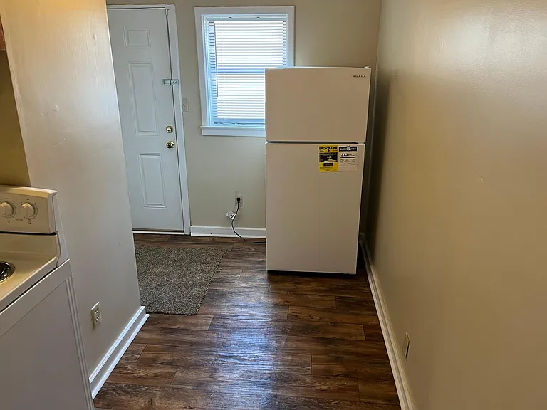 320 Fraser Cir #2 — Photo 3