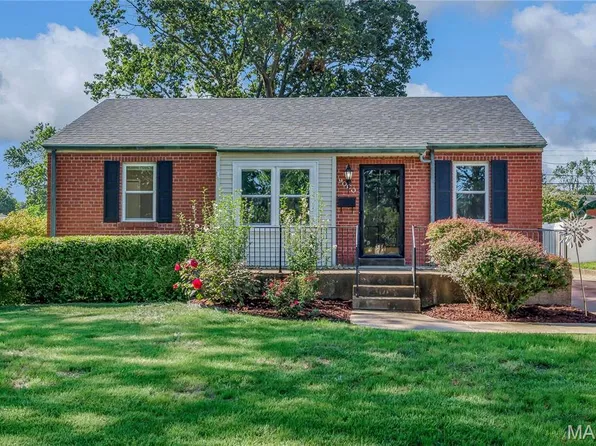 9000 Blackpool Dr, Saint Louis, MO 63123