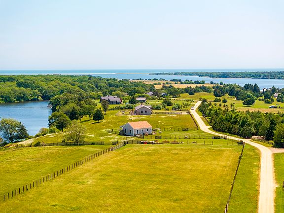 2nd image of 104 Pond View Farm Rd