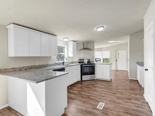 5100 Waterbury Ct, Granbury, TX 76048