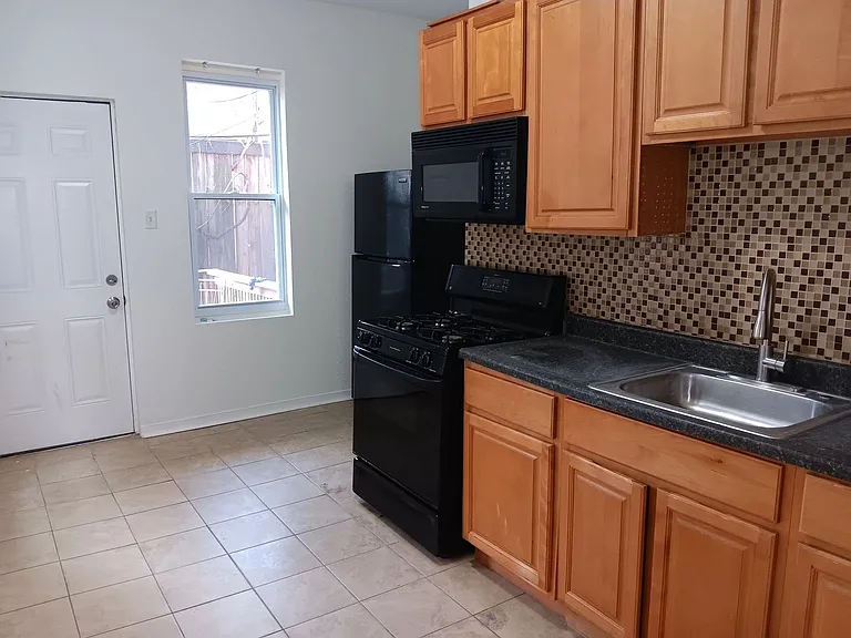 1238 N Alden St — Photo 2