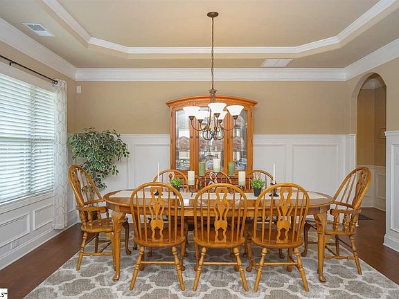 3rd image of 9 Winged Bourne Ct