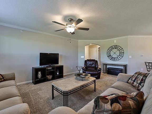 5th image of 7929 Oakbridge Way #1-204