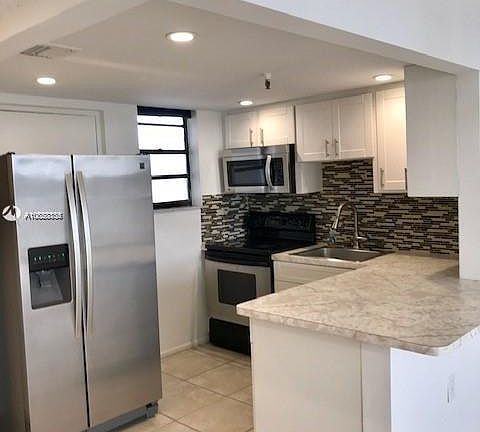 4th image of 6820 Indian Creek Dr #5D