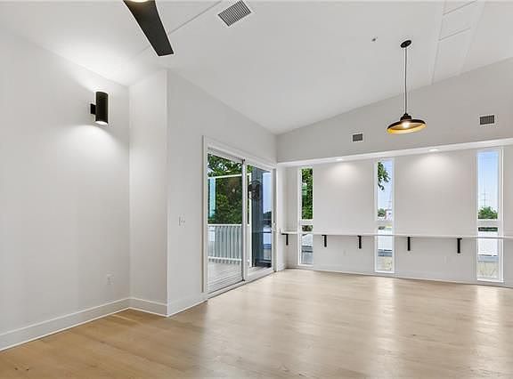 5th image of 8623 Oak St APT 301