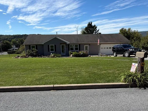 646 S Lehigh Gap St, Walnutport, PA 18088