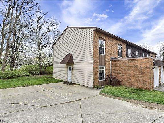 2nd image of 13932 Oakbrook Dr #3932