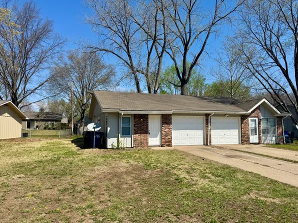 3624 Brush Creek Dr, Lawrence, KS 66047