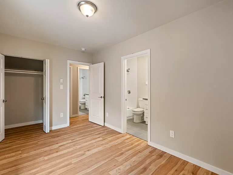 955 23rd Ave — Photo 5
