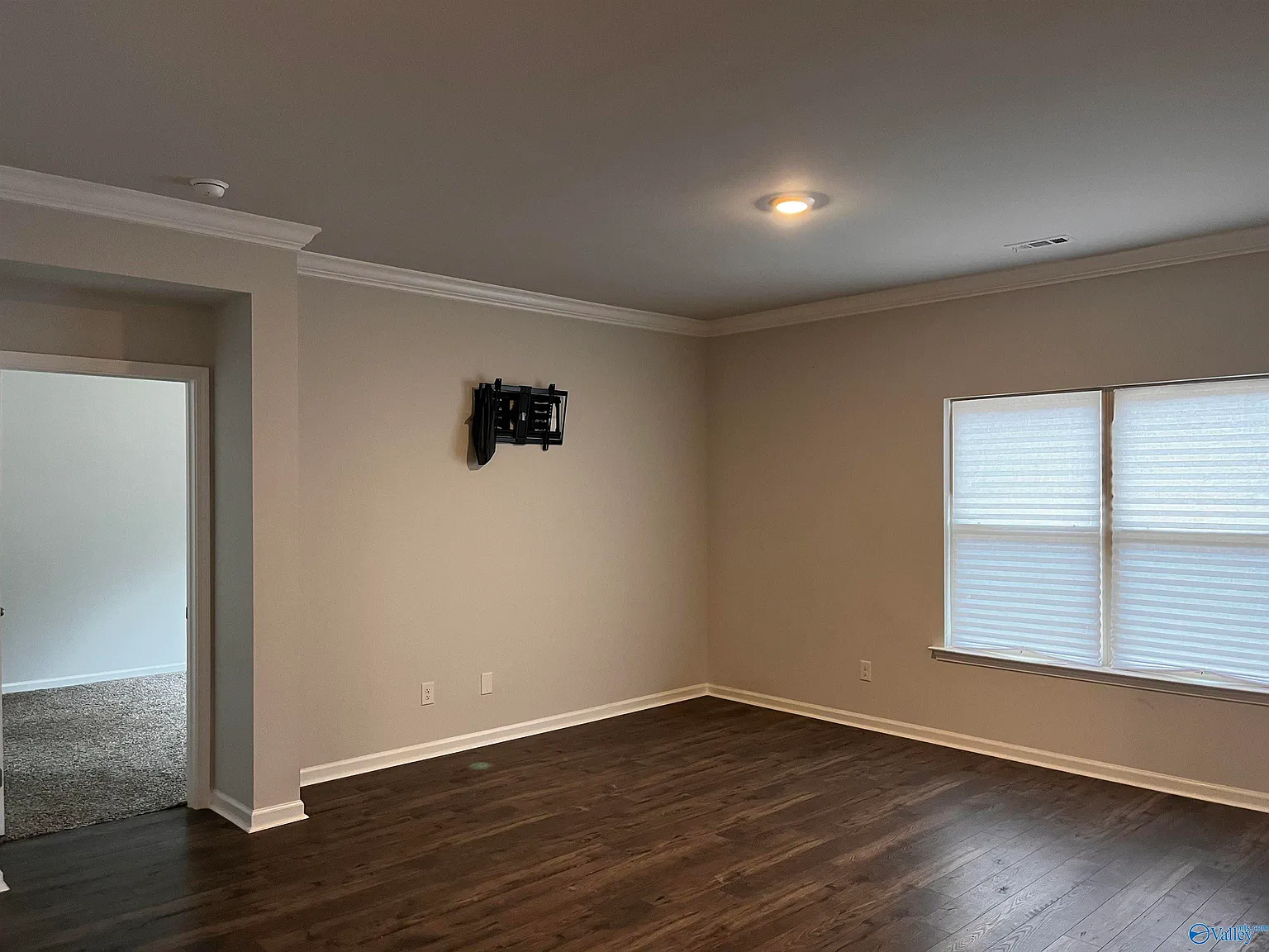 4 bed, 2.0 bath, 1884 sqft, $2,000 — Photo 2