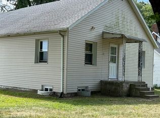 421 E Washington St, Edinburg, IL 62531