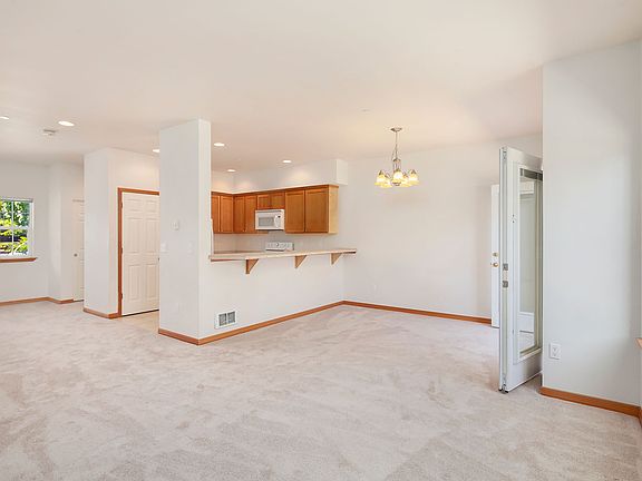 5th image of 1316 Beach Ave Unit F