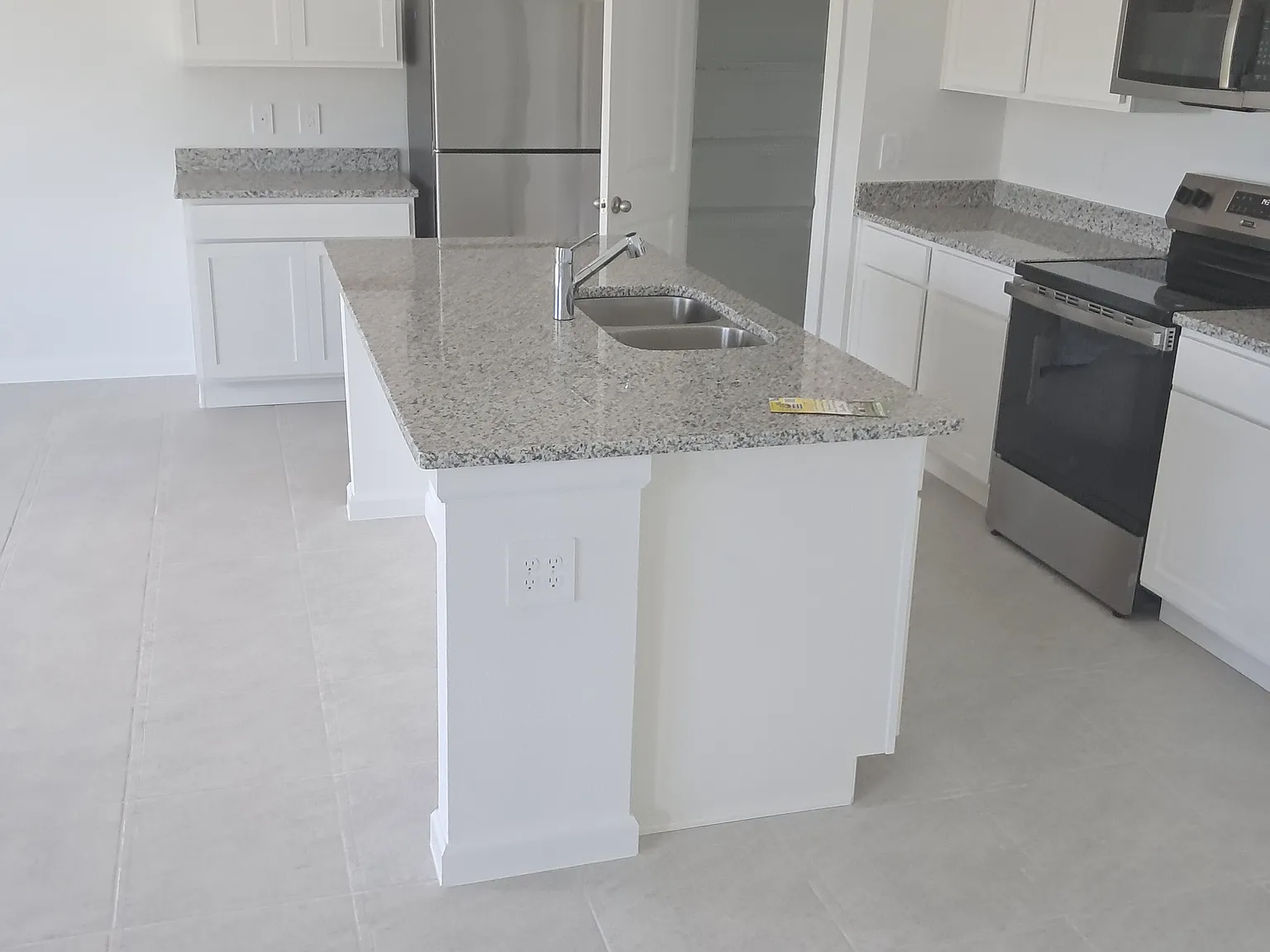 4 bed, 2260 sqft, $2,350 — Photo 3