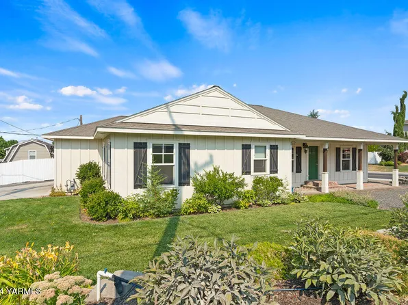 516 5th St, Zillah, WA 98953