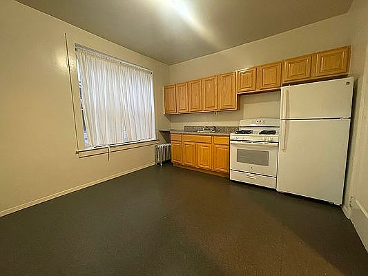 3rd image of 1064 64th St #3