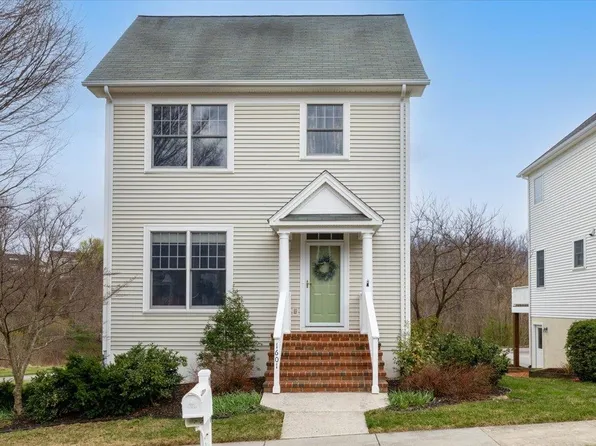 1601 Honeysuckle Dr, Blacksburg, VA 24060