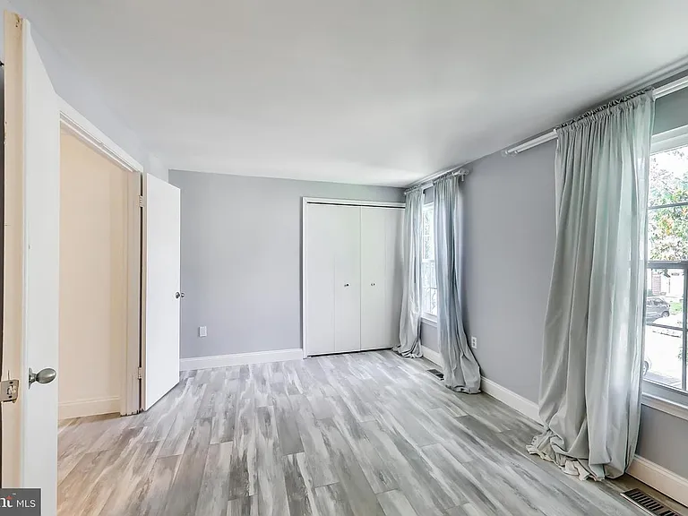 2268 Prince Of Wales Ct — Photo 12