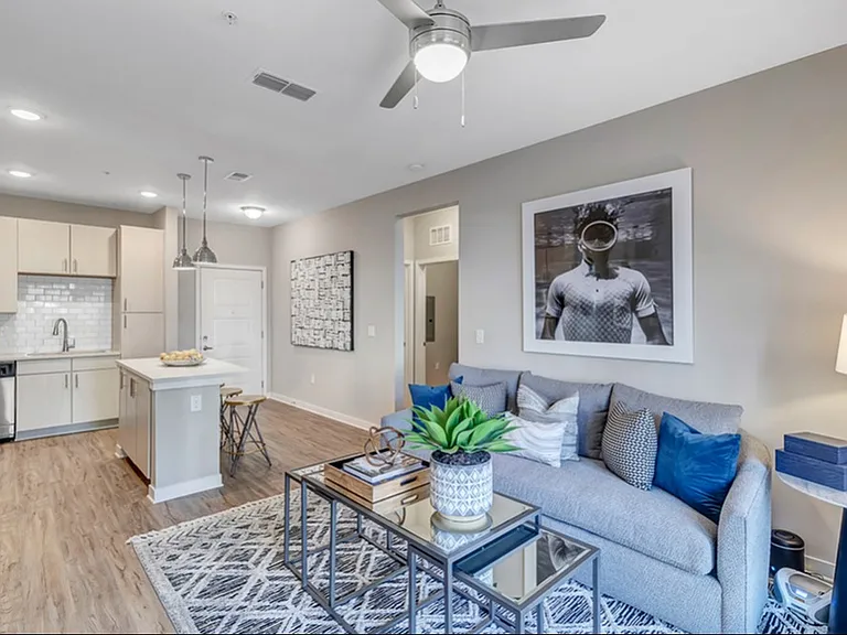 Nexus Brandon Apartments — Photo 14