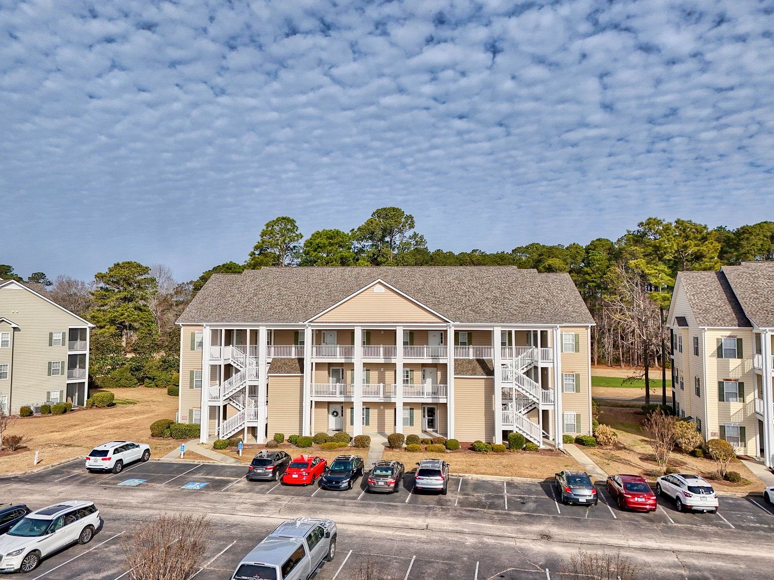 5846 Longwood Dr. #203