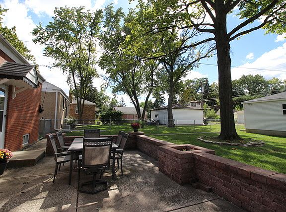 4th image of 3212 Raymond Ave
